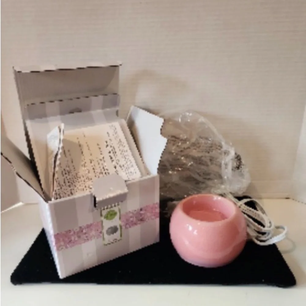 SCENTSY Petal Pink Warmer Brand New WHIFF BOX